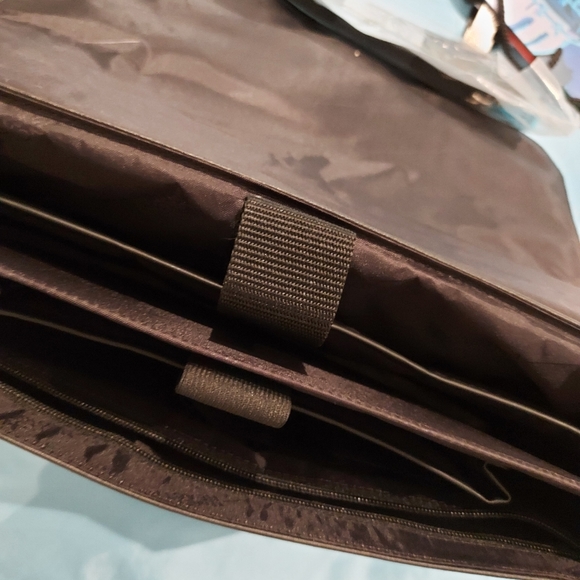 NWT Kenneth Cole 15.6" Leather Blk Messenger Bag - Picture 6 of 11